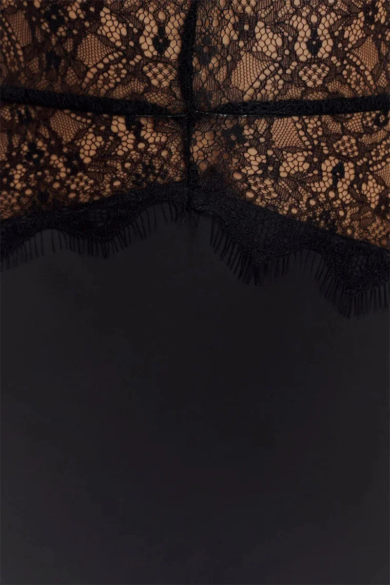 Mozision Summer Backless Sexy Maxi Dress Women Gown Patchwork Lace Halter Deep V Neck Sleeveless High Waist Elegant Long Dress