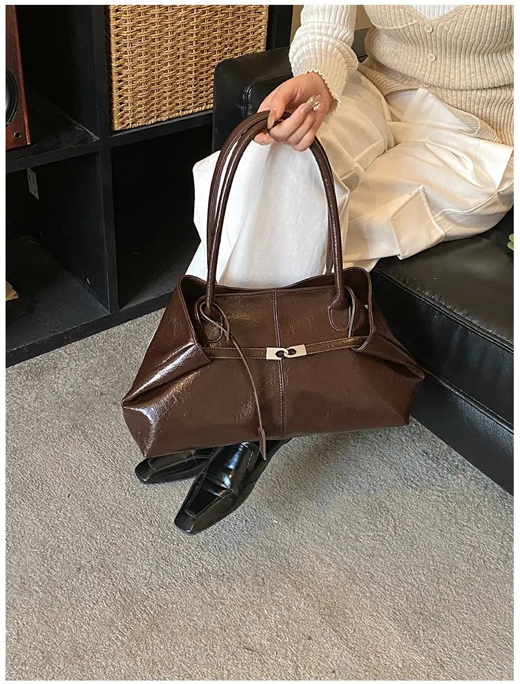 2026 New Large Capacity Soft Leather Pleated Women's Handbag Retro Commuter Tote Bag Quality Single Shoulder Slant Bag