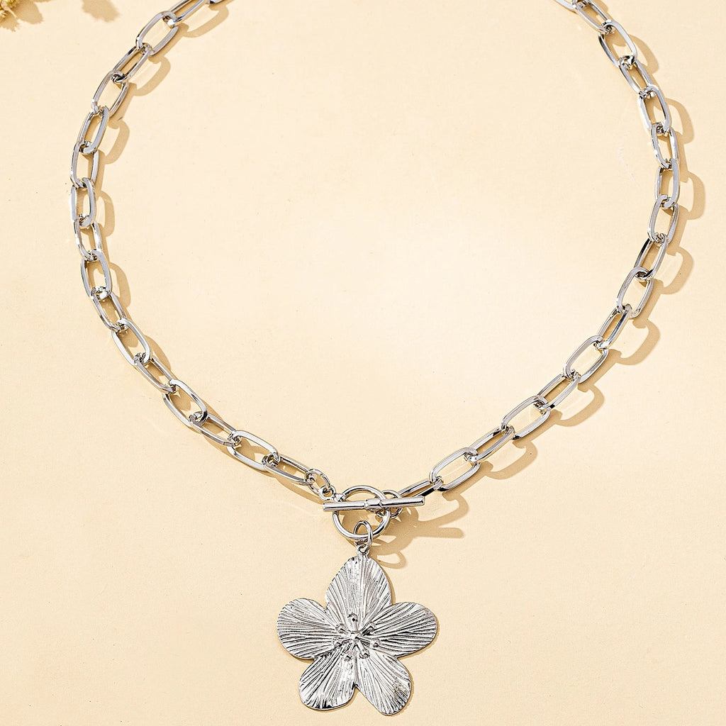 A Fashionable Women's Pendant Necklace, Vintage Simple Wisteria Flower Necklace, Elegant and Versatile Flower Pendant Necklace, No Box
