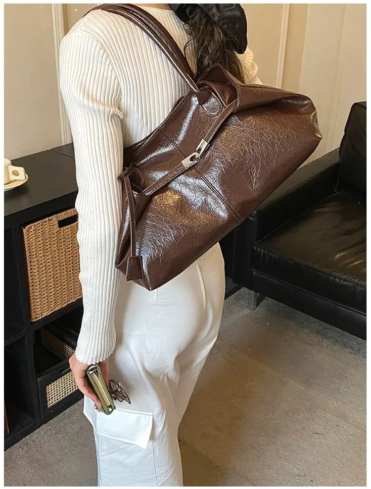 2026 New Large Capacity Soft Leather Pleated Women's Handbag Retro Commuter Tote Bag Quality Single Shoulder Slant Bag