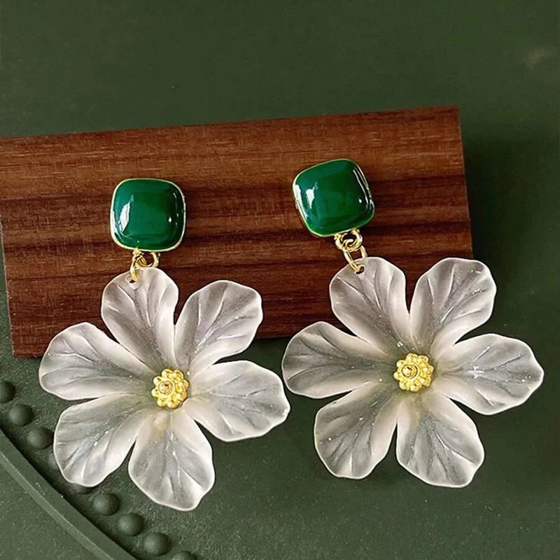 White Flower Charm Square Metal Green Epoxy Drop Earrings For Women Bohemia Romantic Camellia Flower Dangle Earrings Luxury