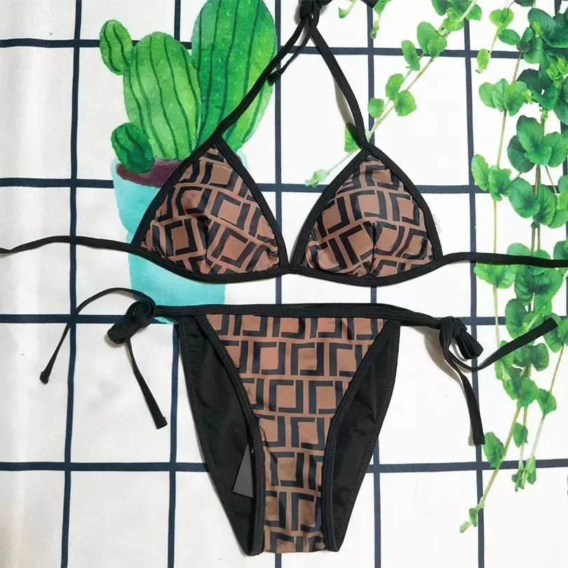 Summer New Women's Outdoor Beach Swimsuit Sexy Hanging Neck Strap Split Bikini