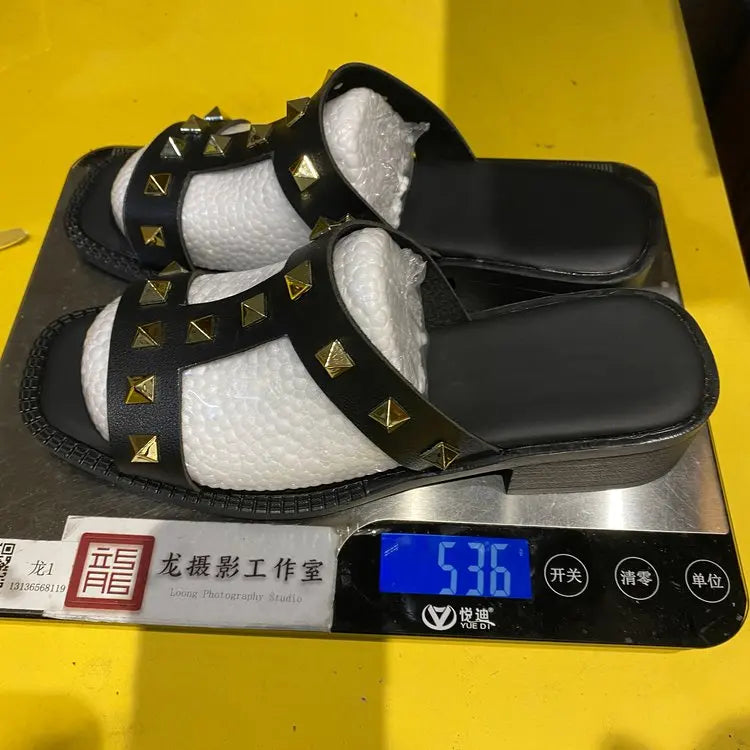 New summer sandals for women, fashionable soft-soled outdoor wear