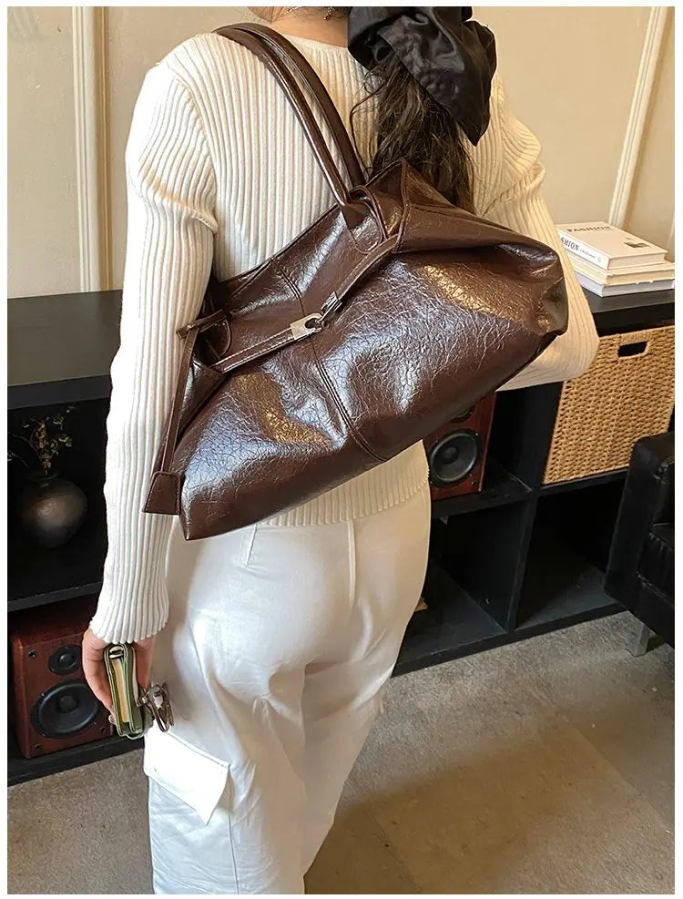 2026 New Large Capacity Soft Leather Pleated Women's Handbag Retro Commuter Tote Bag Quality Single Shoulder Slant Bag