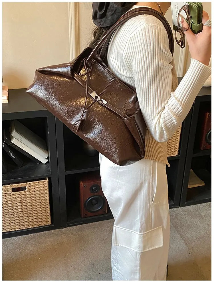 2026 New Large Capacity Soft Leather Pleated Women's Handbag Retro Commuter Tote Bag Quality Single Shoulder Slant Bag
