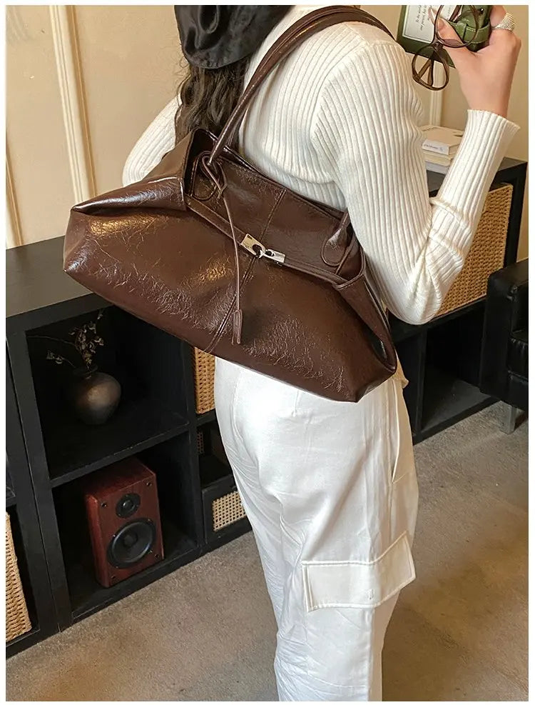 2026 New Large Capacity Soft Leather Pleated Women's Handbag Retro Commuter Tote Bag Quality Single Shoulder Slant Bag