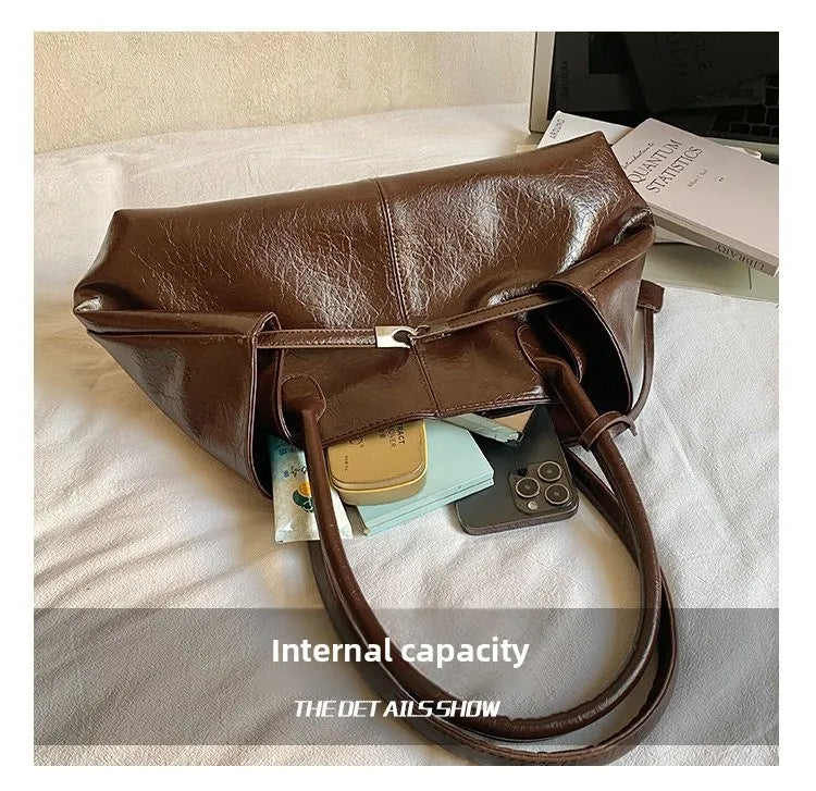 2026 New Large Capacity Soft Leather Pleated Women's Handbag Retro Commuter Tote Bag Quality Single Shoulder Slant Bag